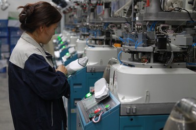 遼源新景 5G數(shù)字化織襪實驗工廠盡顯科技范，技術(shù)服務(wù)重塑產(chǎn)業(yè)未來